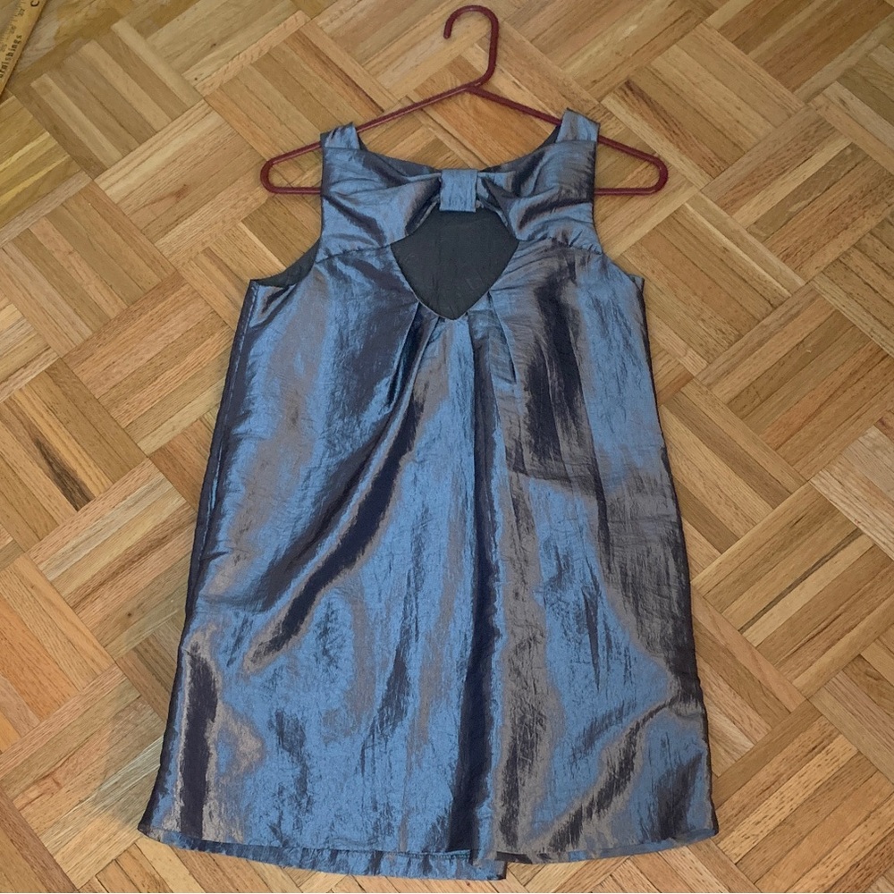 EUC Metallic Shift Dress w/ Back Bow Accent - Women’s Size XS
